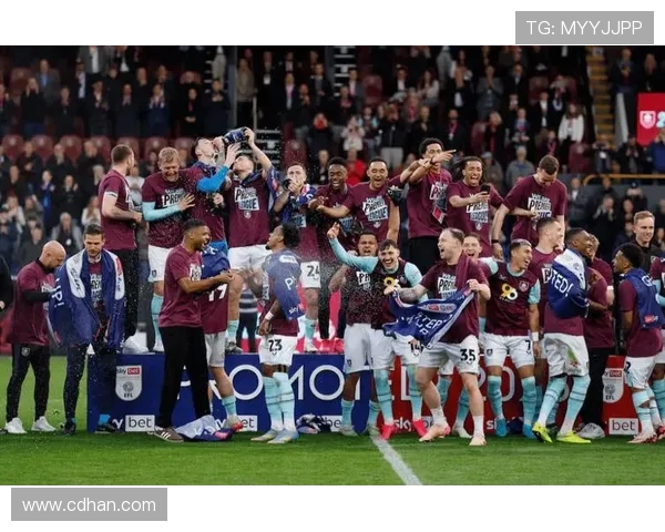 边缘铁锤帮球员对阵利兹联首发亮相